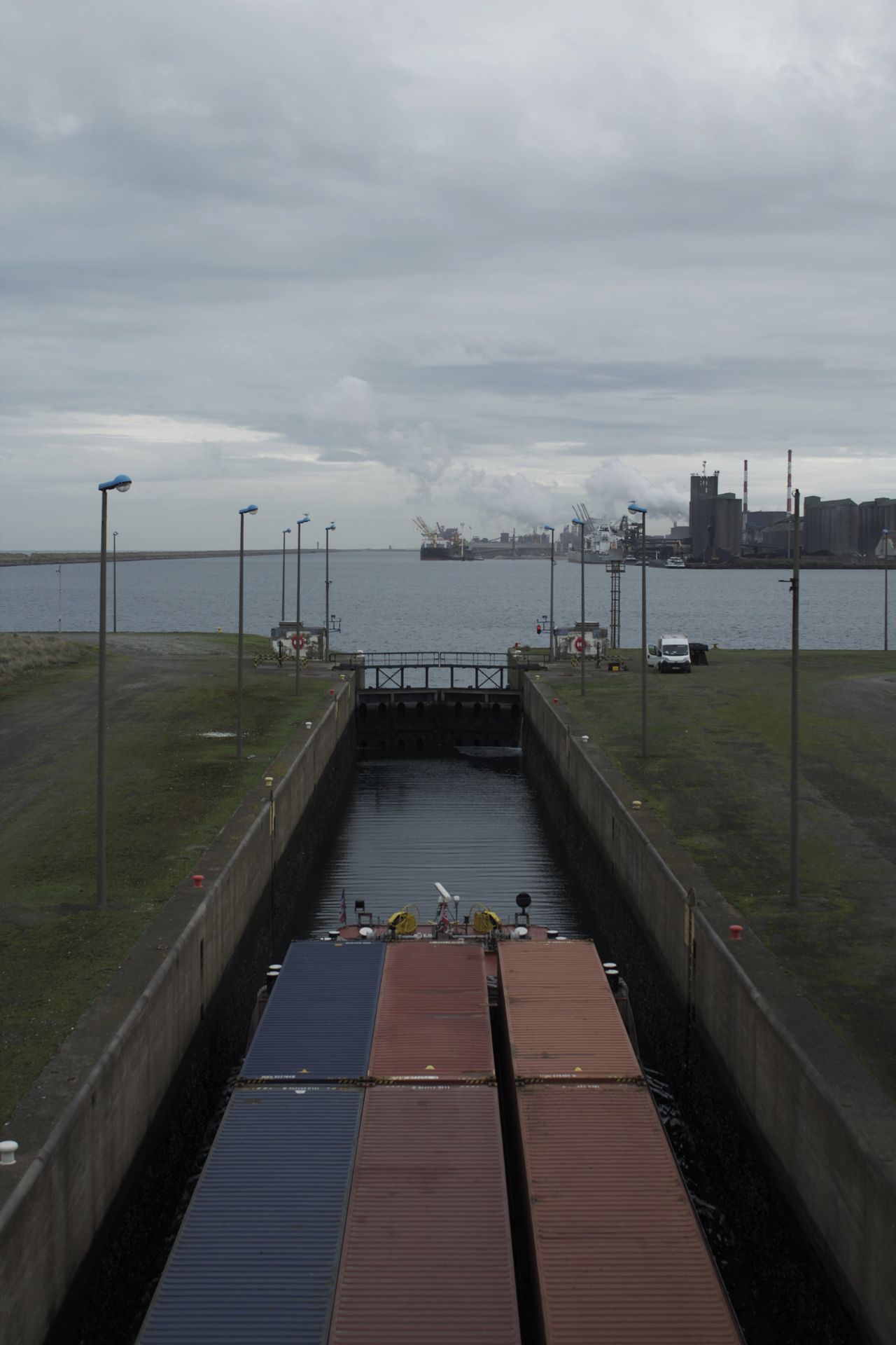 Écluse ouvrant sur le port de Dunkerque